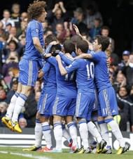 Chelsea celebrates English midfielder Frank Lampard's goal in London on April 28, 2013.